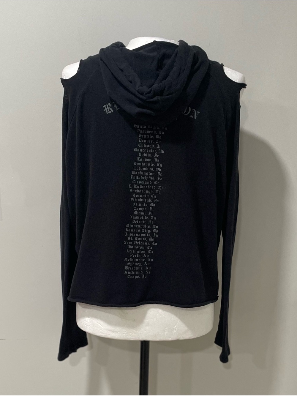 Taylor Swift Reputation Stadium Tour Raw Crop Hem Cut Out Shoulder Edgy Hoodie T - Picture 5 of 11